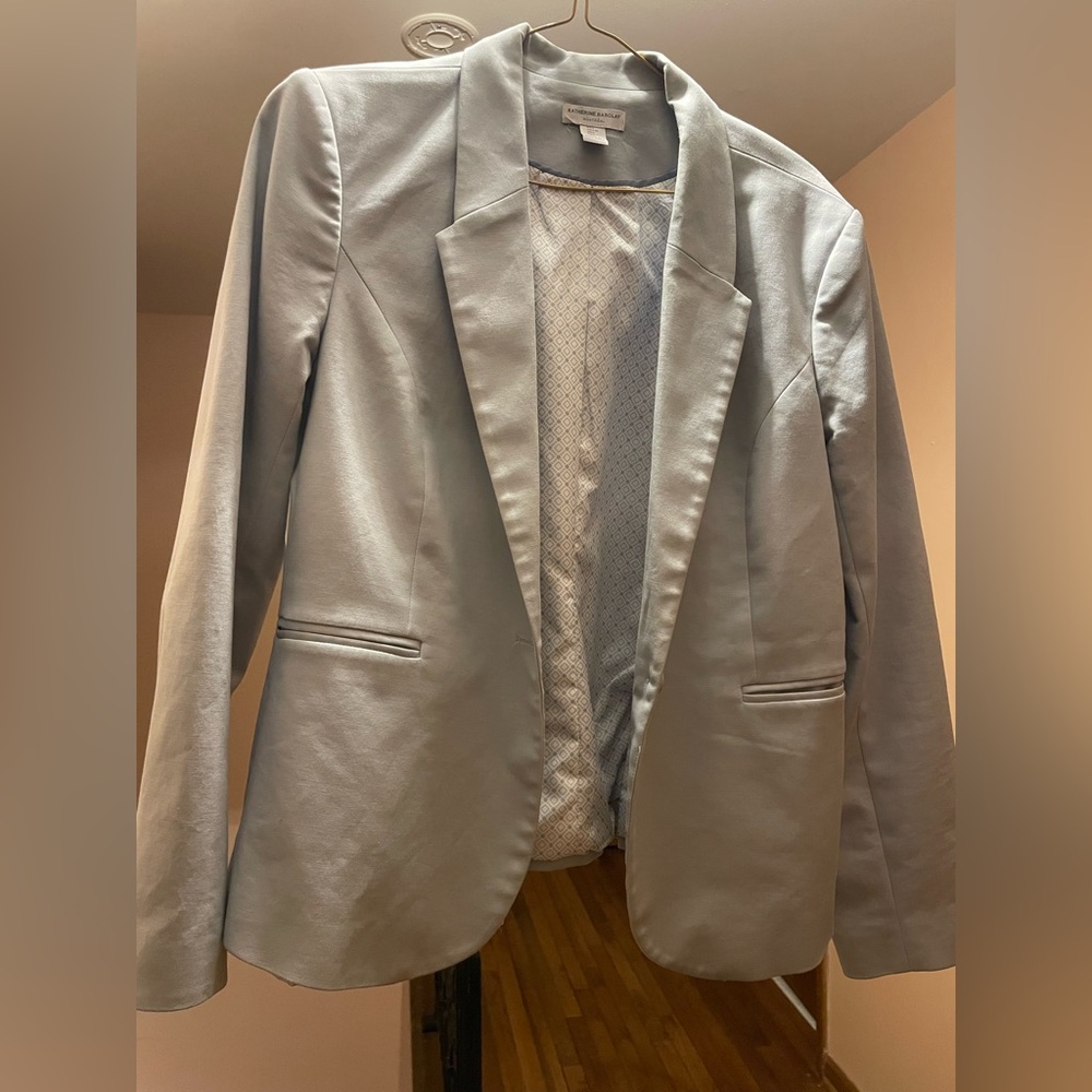 Fitted Pale Blue Blazer. Size large. Vent detail in back.